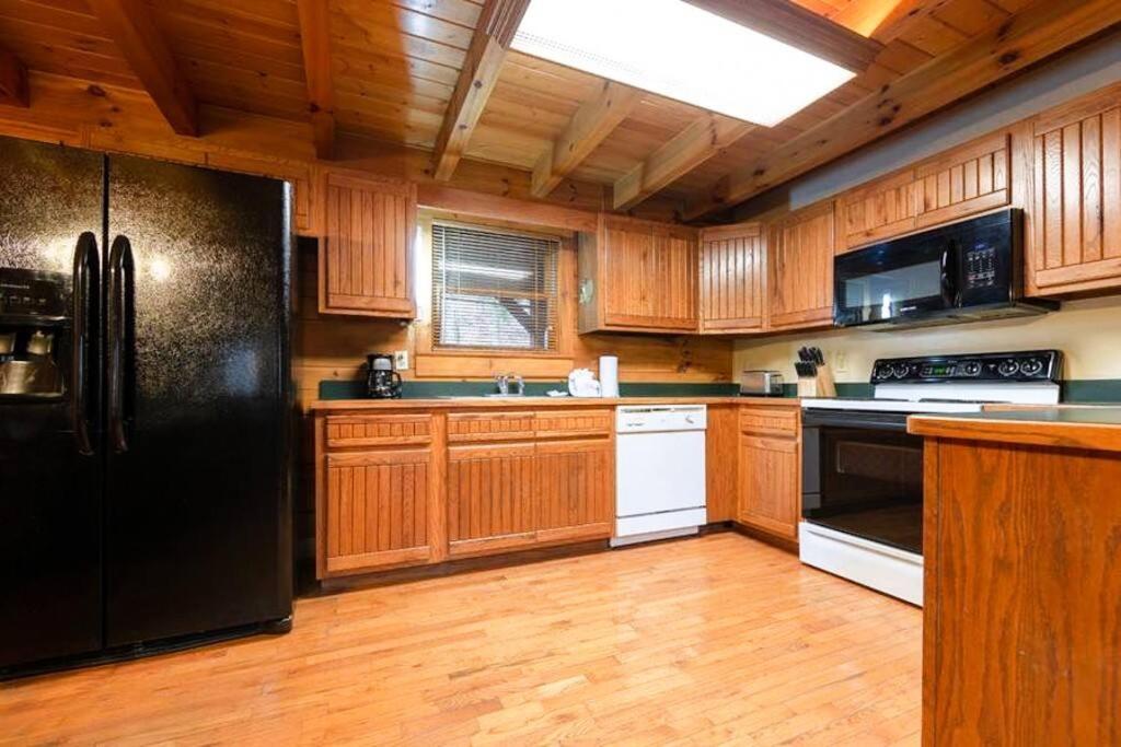 Pigeonforge Cabin Game Roomdog Friendlyhot Tub พิเจนฟอร์จ ภายนอก รูปภาพ