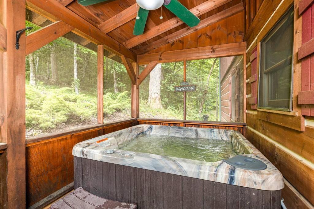 Pigeonforge Cabin Game Roomdog Friendlyhot Tub พิเจนฟอร์จ ภายนอก รูปภาพ