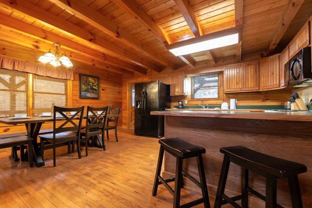 Pigeonforge Cabin Game Roomdog Friendlyhot Tub พิเจนฟอร์จ ภายนอก รูปภาพ
