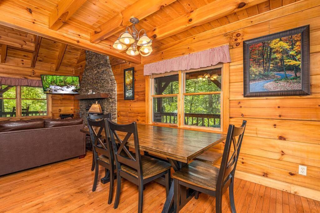 Pigeonforge Cabin Game Roomdog Friendlyhot Tub พิเจนฟอร์จ ภายนอก รูปภาพ